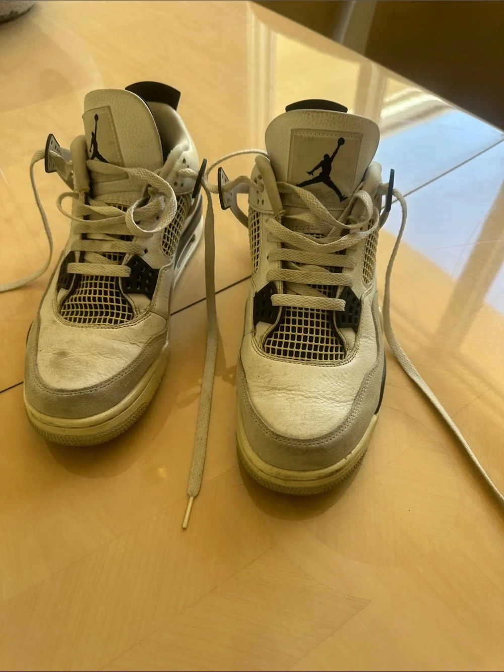 Jordan Men’s Sneakers in White and Light Gray